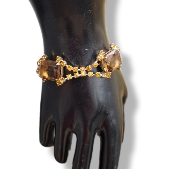VINTAGE 1950s SPARKLING AMBER COLOR AUSTRIAN CRYSTAL & GOLDTONE BRACELET - Picture 1 of 12